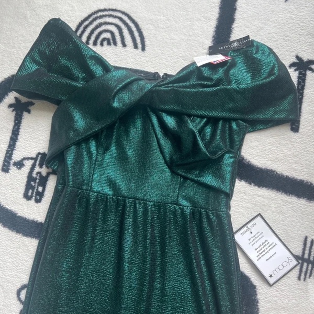 NWT Betsy & Adam Women's Long Off-The-Shoulder Gown - Picture 7 of 8